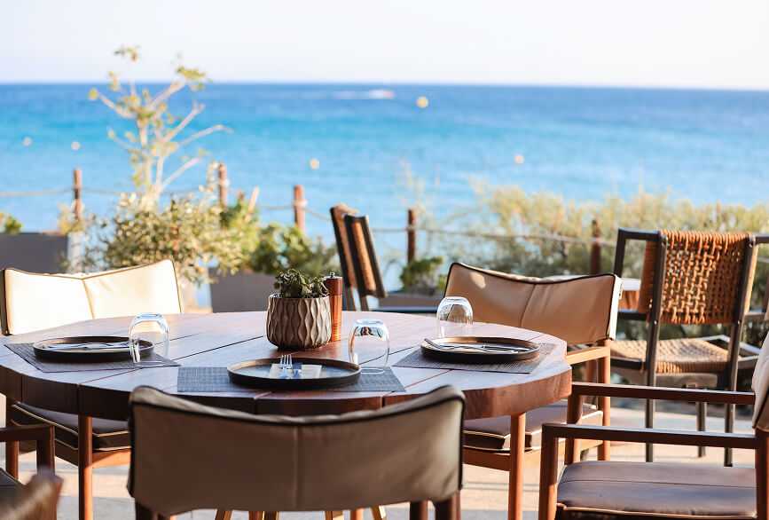 Table with a sea view at Tropicana